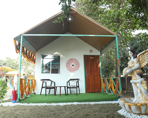 Premium Family Cottage Seating Area