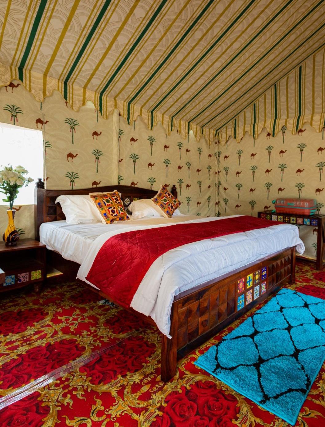 Premium Swiss Tent Balcony